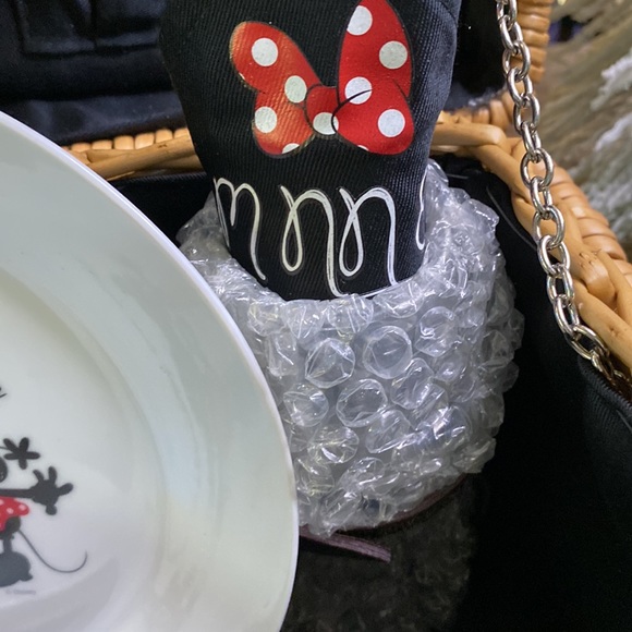 Disney Mickey and Minnie Mouse Picnic Time Champion Picnic Basket - Serves Two - Picture 5 of 16